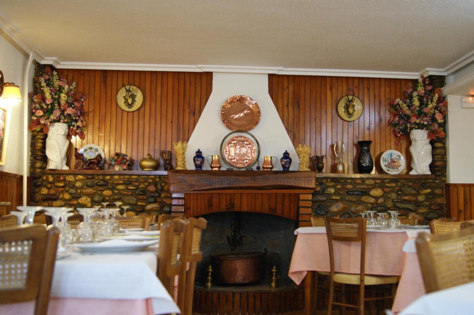 Hostal Pirineos Meliz Bielsa Exterior foto