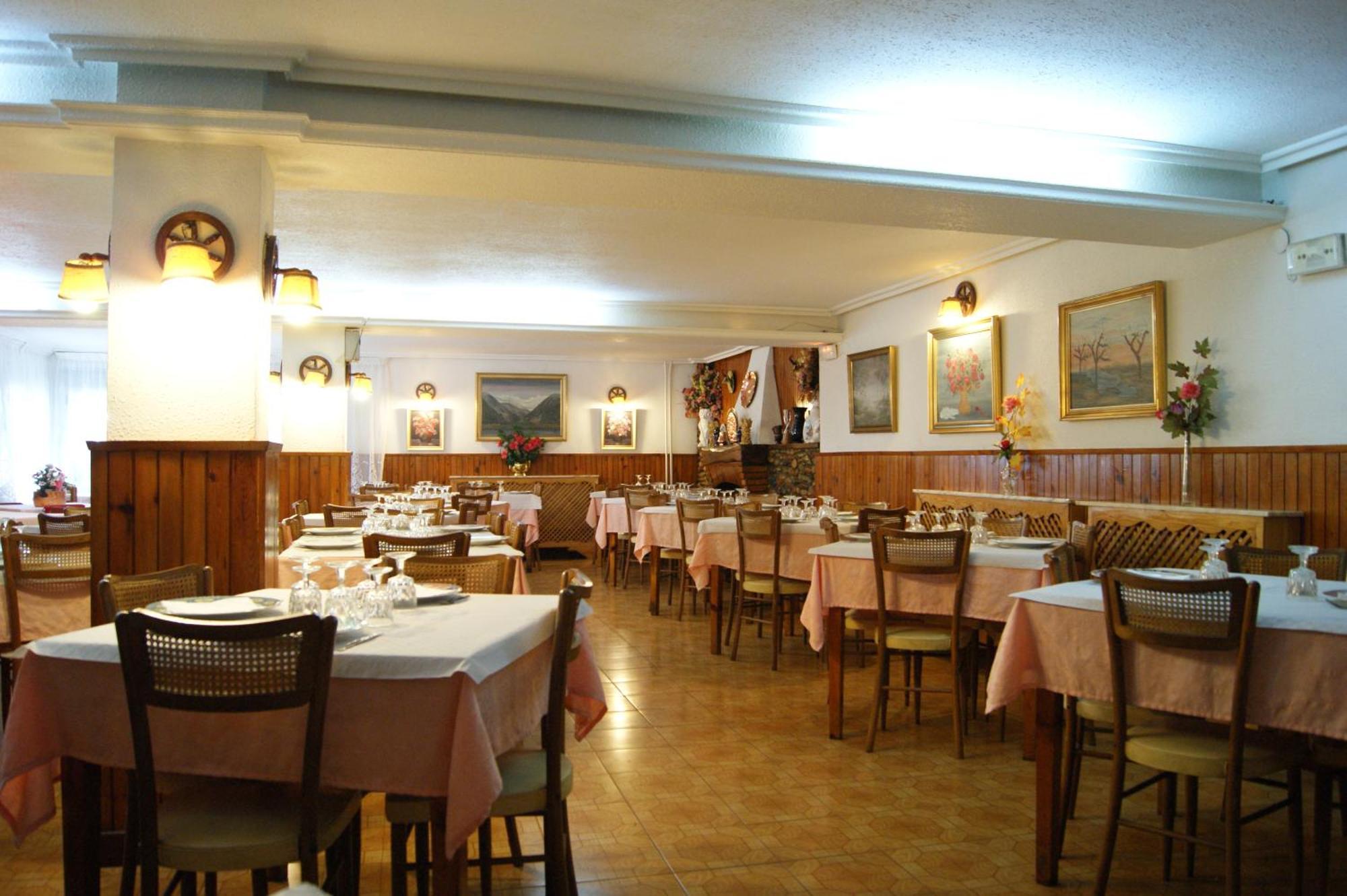Hostal Pirineos Meliz Bielsa Exterior foto